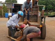 Tin tức trong ngày - Hộ nghèo thêm khó khăn sau khi... nhận hỗ trợ