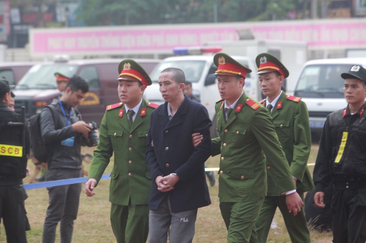 Bùi Văn Công, người đã phản cung và tỏ ra kích động khi được tuyên lên bục khai báo ngày làm việc đầu tiên