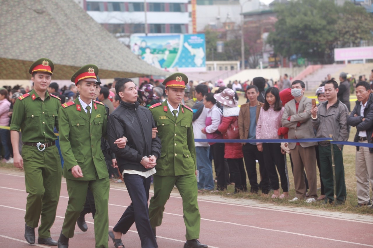 Lường Văn Lả xin lỗi gia đình bị hại và nói tội lỗi của mình là không thể tha thứ