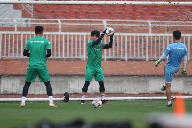 Thầy Park đăm chiêu giải bài toán Văn Hậu, U23 VN ráo riết tập đấu giải châu Á - 2