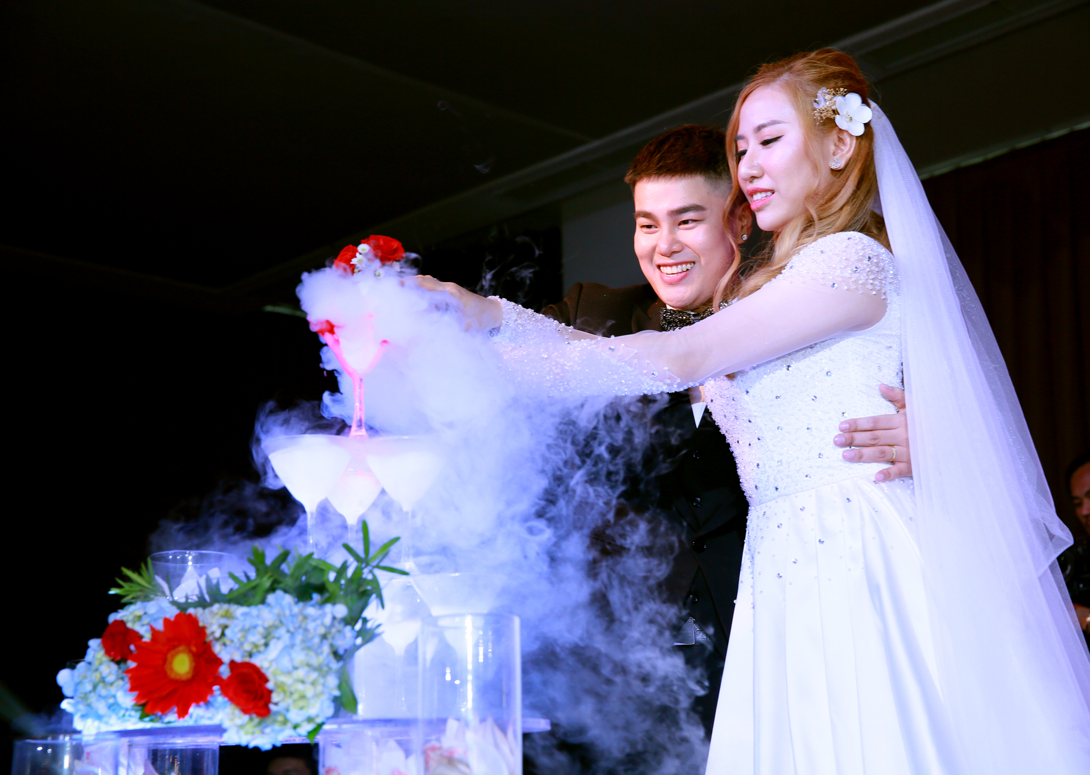 Ca, nhạc sĩ Nguyễn Đình Vũ và bạn gái yêu 8 năm - Ngọc Diệp -&nbsp;vừa tổ chức đám cưới tại một nhà hàng ở TP.HCM.&nbsp;