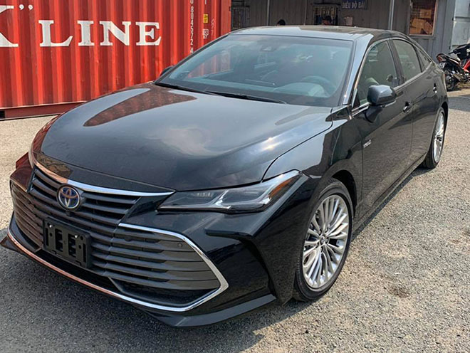 Cận cảnh Toyota Avalon Hybrid Limited 2020 đầu tiên tại Việt Nam, giá gần 4 tỷ đồng - 1