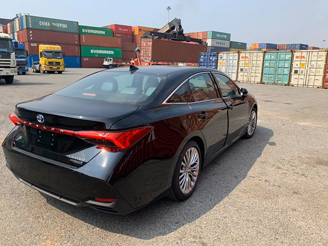 Cận cảnh Toyota Avalon Hybrid Limited 2020 đầu tiên tại Việt Nam, giá gần 4 tỷ đồng - 2