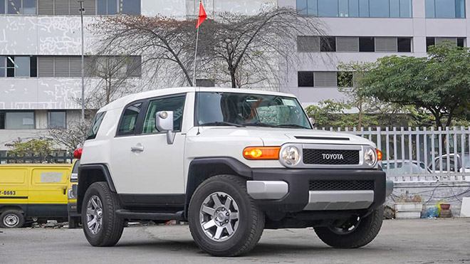 Toyota FJ Cruiser 2020 đầu tiên cập bến Việt Nam có giá &#34;thách cưới&#34; gần 3,8 tỷ đồng - 1