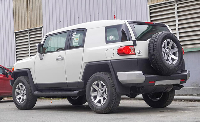 Toyota FJ Cruiser 2020 đầu tiên cập bến Việt Nam có giá &#34;thách cưới&#34; gần 3,8 tỷ đồng - 3