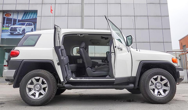 Toyota FJ Cruiser 2020 đầu tiên cập bến Việt Nam có giá &#34;thách cưới&#34; gần 3,8 tỷ đồng - 6