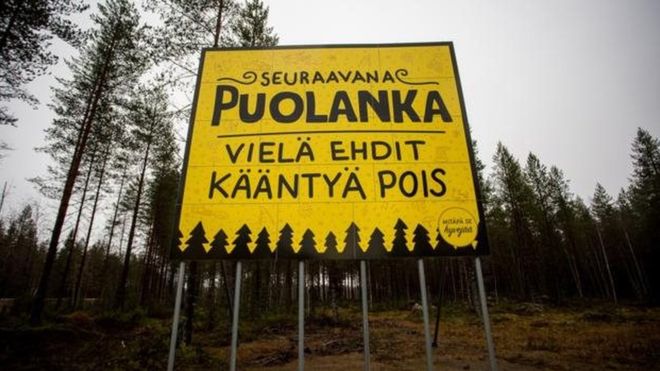 Biển hiệu bên vệ đường ở khu vực Oulu viết: "Điểm đến kế tiếp Puolanka. Bạn vẫn còn thời gian để quay lại".