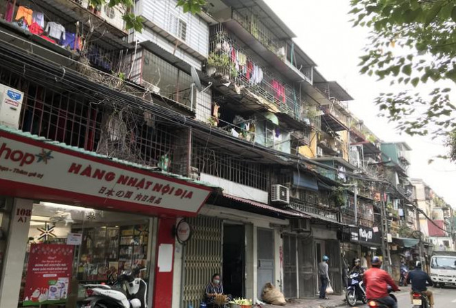 Nhiều căn hộ tại Tập thể Thành Công đã xuống cấp nghiêm trọng Ảnh: Minh Tuấn