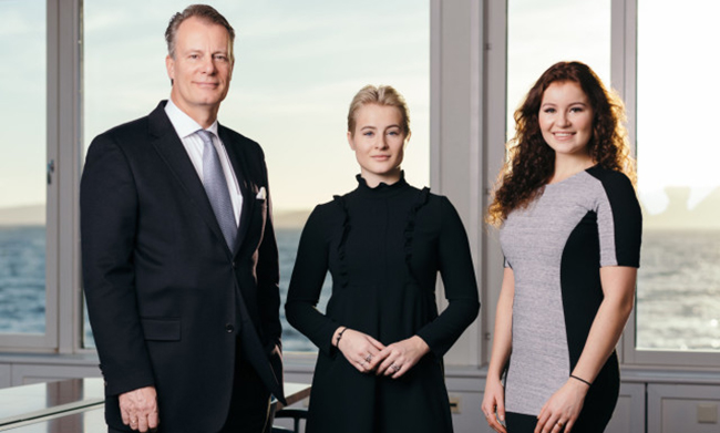 Cả Alexandra Andresen và Katharina đều có tài sản ròng trị giá 1,4 tỷ USD nhờ vào khoản thừa kế từ tập đoàn đầu tư Ferd của người cha - ông Johan Andresen.
