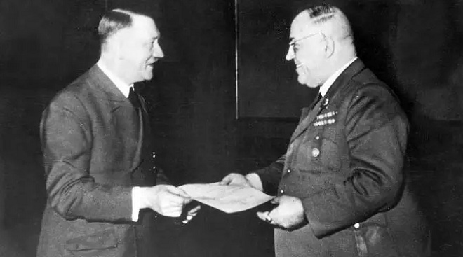 Morrell là một trong những người được Hitler đặc biệt tin cậy.