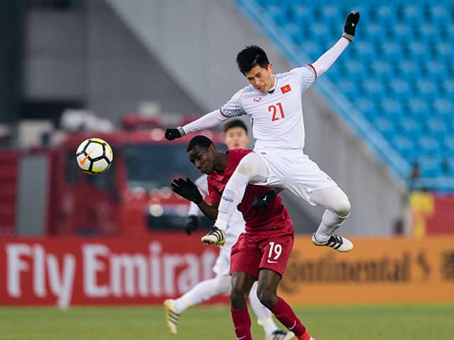 Đình Trọng (áo trắng) lại dính chấn thương đáng lo khi U23 Việt Nam sắp sang Thái Lan dự VCK U23 châu Á 2020