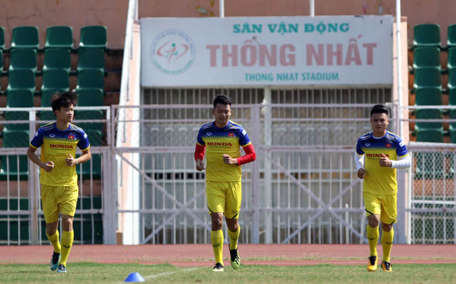 10h30 sáng 31/12, các cầu thủ U23 Việt Nam tiếp tục có buổi tập trên sân vận động Thống Nhất để chuẩn bị cho vòng chung kết U23 châu Á 2020 tại Thái Lan.