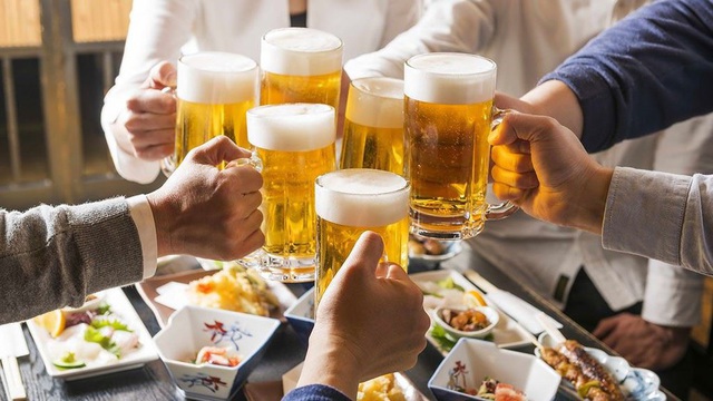 Học người Nhật bí quyết bảo vệ người mỡ máu khỏi bia rượu tất niên - 1