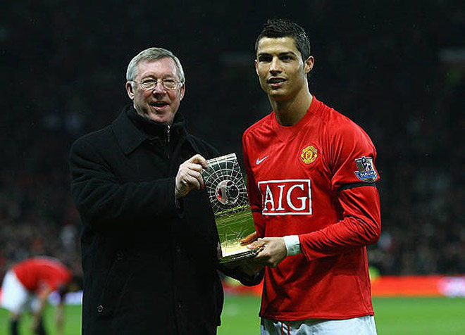 Sir Alex đã quyết định không nghỉ hưu sớm và Ronaldo đã trở thành một trong những học trò của ông