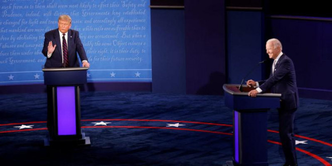 Tổng thống Mỹ Donald Trump và ứng viên tổng thống đảng Dân chủ tại cuộc tranh luận tổng thống đầu tiên năm 2020&nbsp;hôm 29-9. Ảnh: Brian Snyder/REUTERS