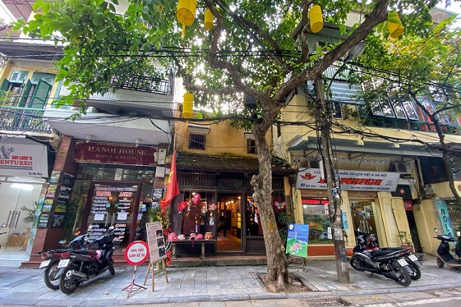 Nhà cổ số 87 Mã Mây (Hàng Buồm, Hoàn Kiếm) là một trong 14 ngôi nhà cổ đặc trưng ở Hà Nội. Nhà được xây dựng khoảng cuối thế kỷ 19 theo kiểu kiến trúc nhà truyền thống của Việt Nam với chức năng sử dụng để ở và buôn bán.
