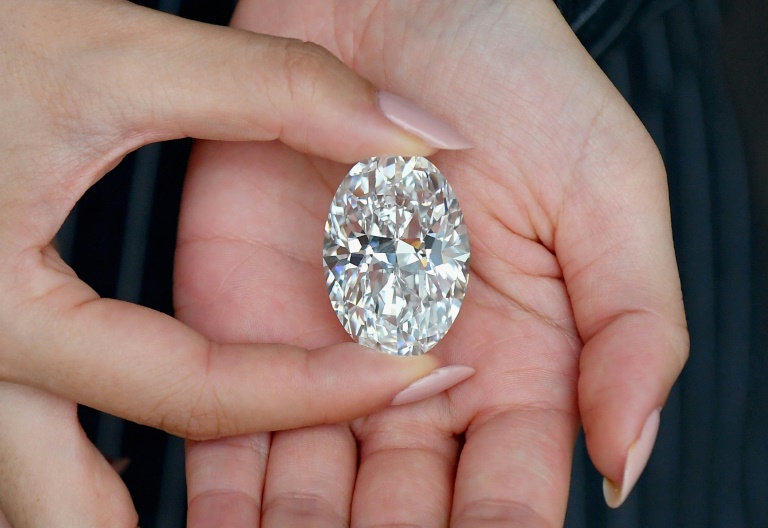 Viên kim cương trắng 102 carat sẽ được bán đấu giá chính thức vào ngày 5/10/2020 tại Hồng Kông (Nguồn: Bangkok Post)