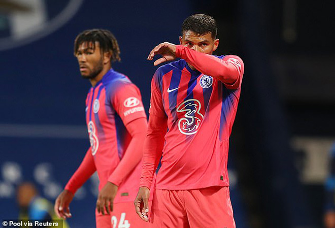 Thiago Silva ra mắt không được như ý trong màu áo của Chelsea