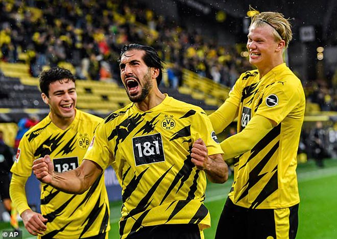 Dortmund đại thắng trên sân nhà trước Freiburg