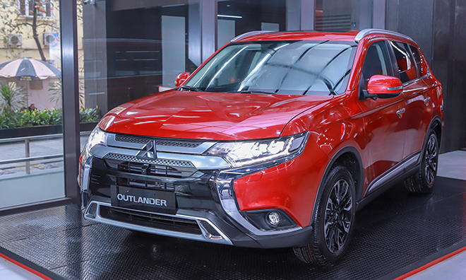 Mitsubishi Outlander giảm giá &#34;xả kho&#34; tới 160 triệu đồng - 5