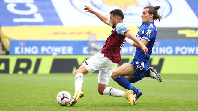 Leicester (áo xanh) gặp khó trước West Ham