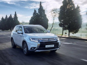 Tin tức ô tô - Mitsubishi Outlander giảm giá &quot;xả kho&quot; tới 160 triệu đồng