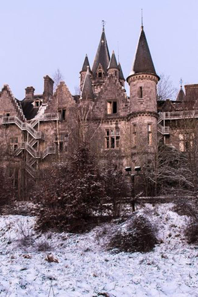 Lâu đài Miranda, Bỉ: Được xây dựng vào năm 1866 với cấu trúc giống như trong truyện cổ tích. 
