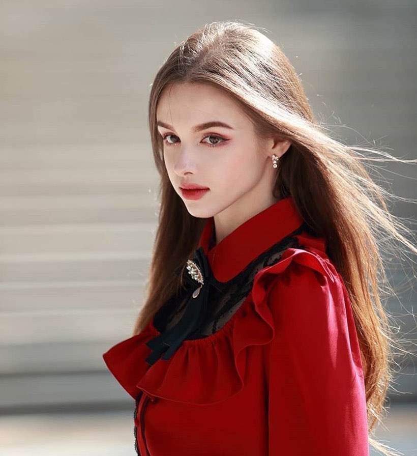 Karimova Elina mang trong mình hai dòng máu&nbsp;Uzbekistan và Nga nên nổi bật với nét đẹp hoàn hảo.