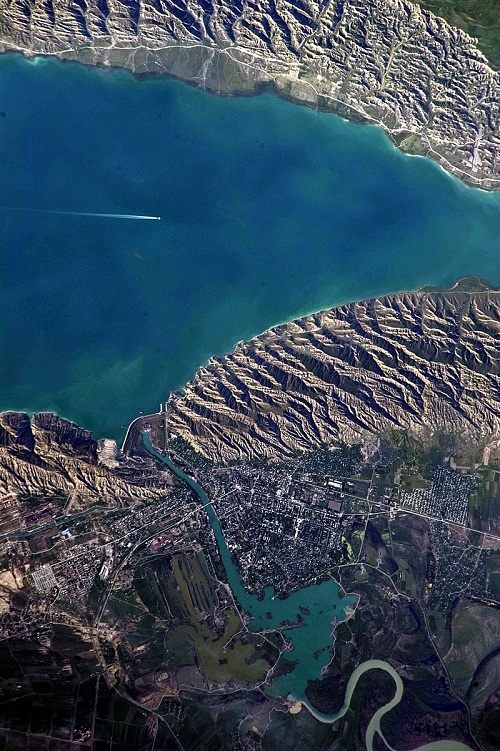 Đập thủy điện&nbsp;Mingachevir nhìn từ vệ tinh.