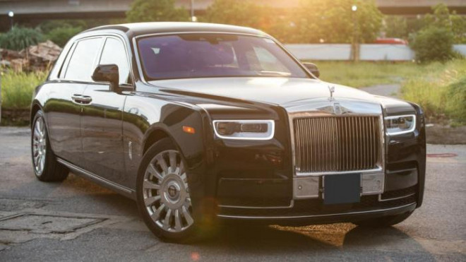 Rolls-Royce Phantom VIII đang có giá bán 70 tỷ đồng