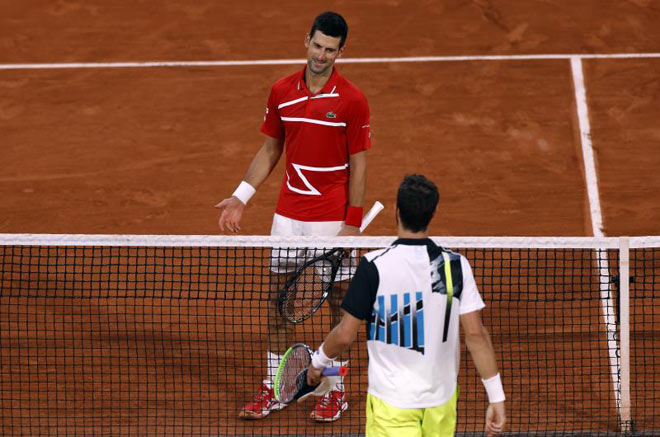 Djokovic dễ dàng loại Khachanov để tiến vào tứ kết Roland Garros năm nay