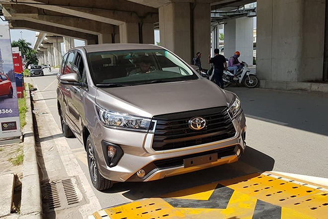 Lộ ảnh thực tế Toyota Innova 2020 tại đại lý dù chưa ra mắt chính thức - 5