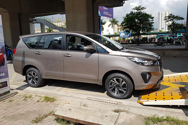 Lộ ảnh thực tế Toyota Innova 2020 tại đại lý dù chưa ra mắt chính thức - 3