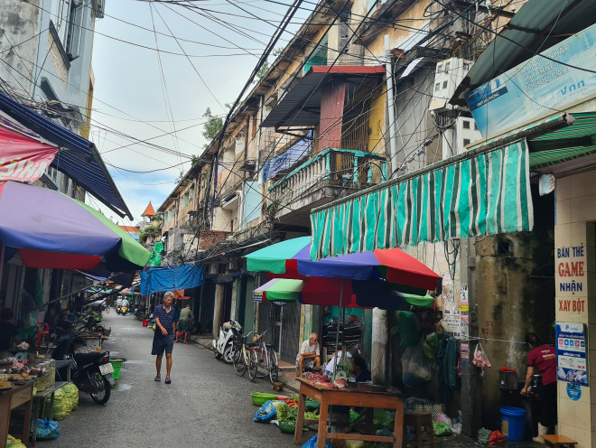 UBND thành phố cũng giao Ban Quản lý Dự án Phát triển đô thị và Đầu tư xây dựng công trình dân dụng chủ trì với quận Ngô Quyền và Công ty TNHH MTV Quản lý và Kinh doanh nhà khẩn trương tiến hành bàn giao và tiếp nhận mặt bằng dự án; triển khai các thủ tục về đầu tư xây dựng để phá dỡ ngay các ô văng nguy hiểm và phá dỡ các chung cư nguy hiểm tại khu 47 Lê Lai.