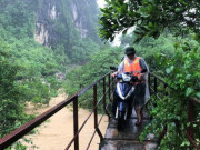 Tin tức trong ngày - Quảng Bình: Nhiều bản làng bị cô lập, chia cắt do lũ lớn, hàng ngàn học sinh nghỉ học