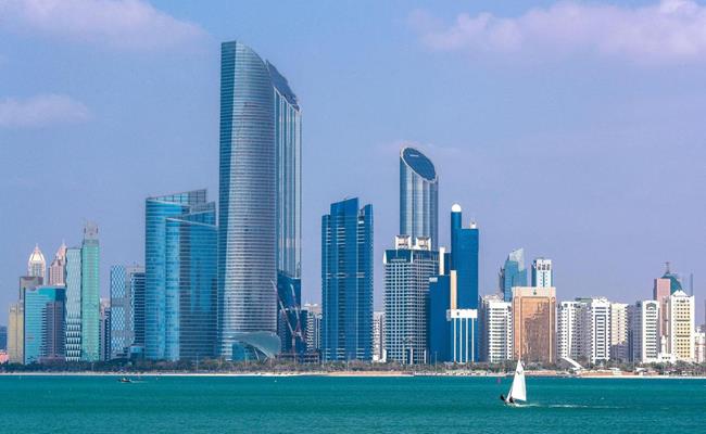 Abu Dhabi là tiểu vương quốc tọa lạc tại Vịnh Ba Tư, là thủ đô và cũng là thành phố đông dân thứ hai của UAE (thành phố đông dân nhất là Dubai).
