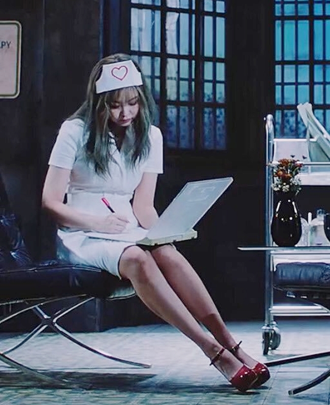 Sau đó, công ty chủ quản YG Entertainment đã lên tiếng xin lỗi và sẽ xóa cảnh cảnh quay này trong MV của Black Pink.
