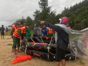 Tin tức trong ngày - Giải cứu 11 thuyền viên gặp nạn khi tàu tải trọng hàng nghìn tấn bị sóng đánh chìm