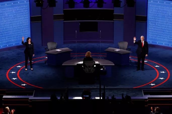 Phó Tổng thống Mỹ Mike Pence và Thượng nghị sĩ Kamala Harris hôm 7-10 tham gia cuộc tranh luận. Ảnh: Reuters
