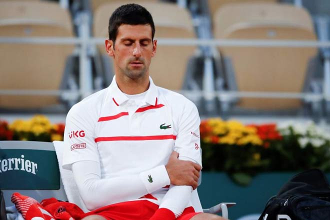 Djokovic bị đau cổ và dính chấn thương cánh tay trái nhưng vẫn lội ngược dòng hạ gục Carreno-Busta