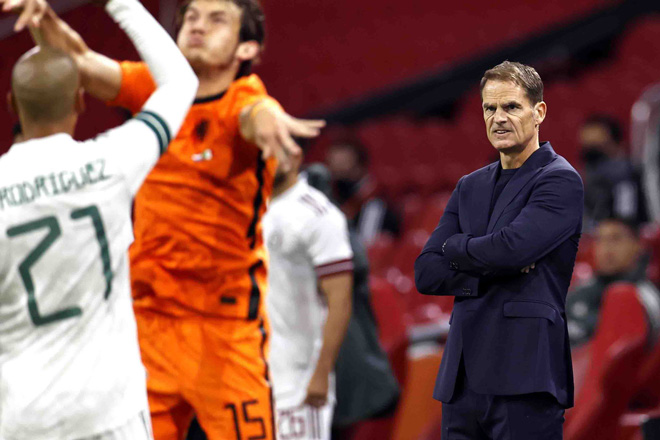 Frank De Boer thua ngay trong ngày ra mắt cùng ĐT Hà Lan