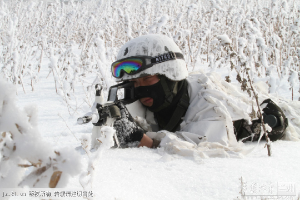 Binh lính Trung Quốc tập luyện trong mùa đông khắc nghiệt. Ảnh: China Military Online