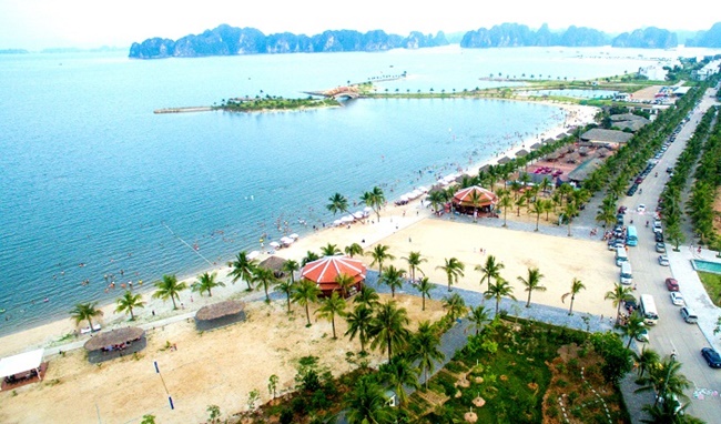 Từ một đầm lầy, ông Tuyển và tập đoàn Tuần Châu đã biến tất cả thành bãi biển nhân tạo dài tới 8km và cảng du thuyền nhân tạo lớn nhất Việt Nam.
