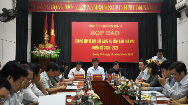 Quang cảnh buổi họp báo thông tin về Đại hội Đảng bộ tỉnh Quảng Bình lần thứ XVII