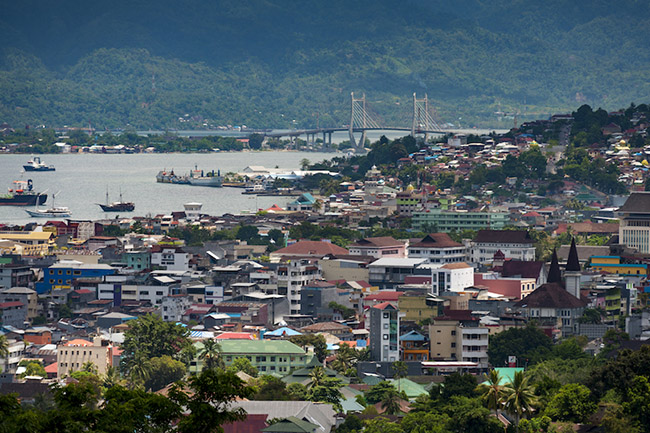 Kota Ambon: Là một thành phố rộng lớn, Kota Ambon có một số nhà hàng tuyệt vời và quán cà phê xinh xắn. Nơi đây cũng có nhiều lựa chọn về phòng nghỉ để bạn dừng chân khi lên kế hoạch cho các chuyến đi tiếp theo.&nbsp;
