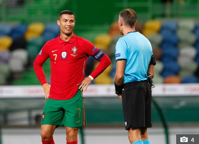 Ronaldo kém may mắn trong trận giao hữu giữa ĐT Bồ Đào Nha và ĐT Tây Ban Nha&nbsp;