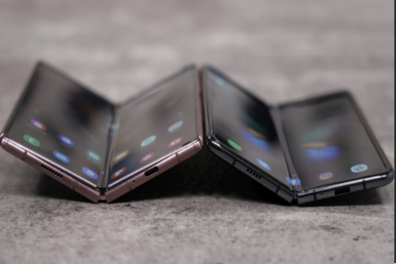 Samsung Galaxy Z Fold 2 vs Galaxy Fold: Sự khác biệt là gì khi bỏ ra tới 50 triệu đồng? - 2