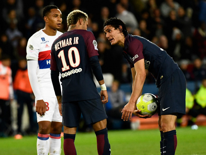 Cavani và Neymar từng có tranh cãi quyệt liệt ngay trên sân