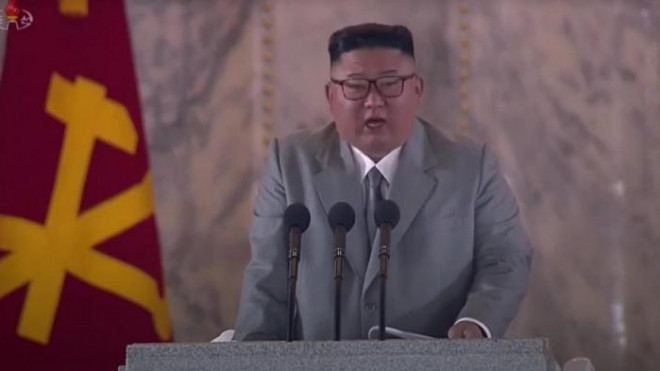 Chủ tịch Triều Tiên Kim Jong Un phát biểu trước lễ duyệt binh.