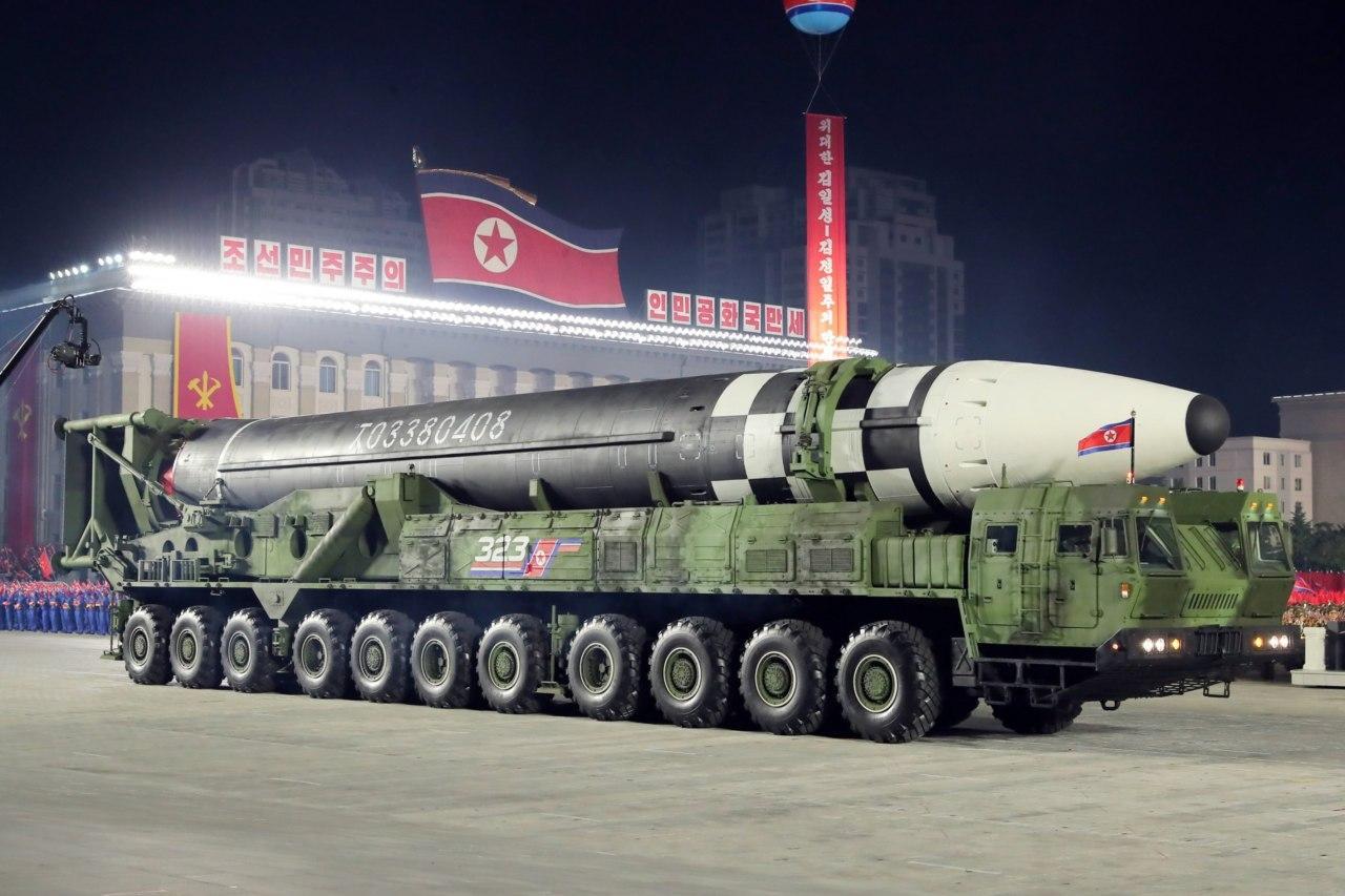 Tên lửa mới lớn chưa từng có của Triều Tiên (ảnh: KCNA)